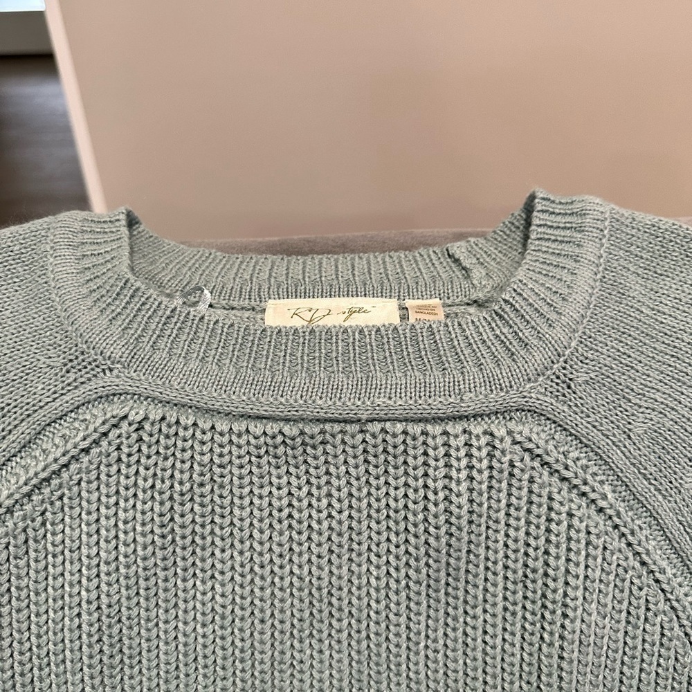 RD Style Sea Foam Sweater Size M - Picture 7 of 9
